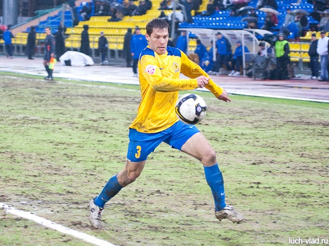 С мячом Эдуард Сахневич